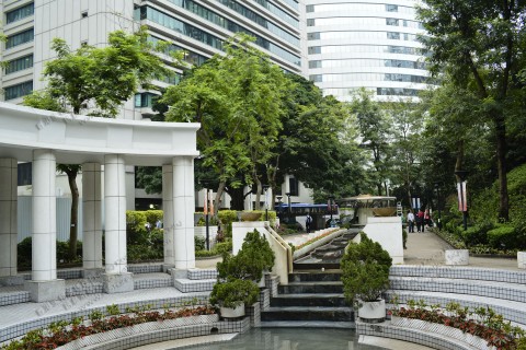 入口水池 Fountain near the entrance