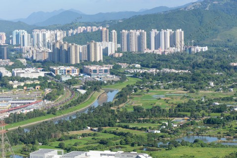 與城市一河之隔 Just a river apart from the city