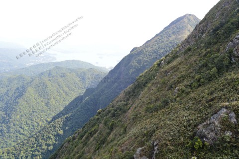 地勢險要 Very steep terrain