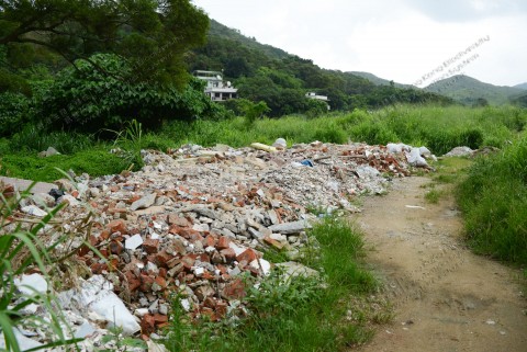 近洪聖爺灣被破壞的土地 Damaged land near Hung Sing Yeh Beach